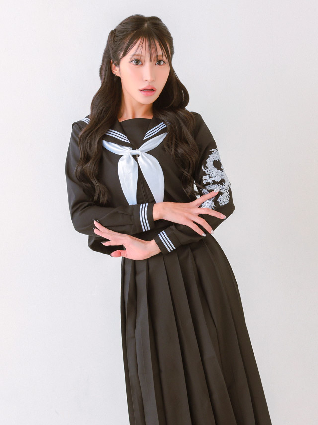 コスプレ セーラー制服 ロング ドラゴン刺繍 体型カバー ホワイト 4点セット の立ち姿イメージ画像4枚目