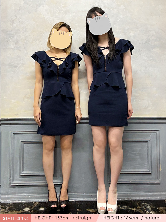 チェック柄ツイード×パールボタンキャミソールノースリーブ台形フレアミニドレススタッフ着用画像