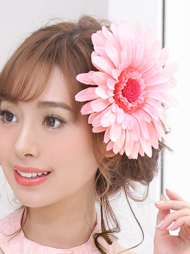ガーベラフラワー髪飾りコサージュのイメージ