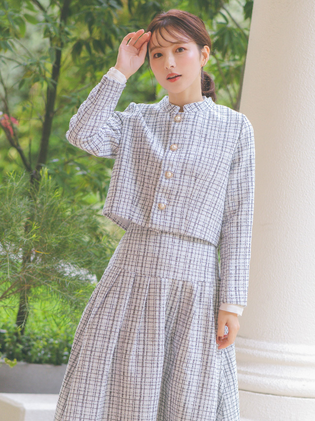 ツイードノーカラーパールボタンジャケット×ミモレ丈フレアスカートセレモニースーツ