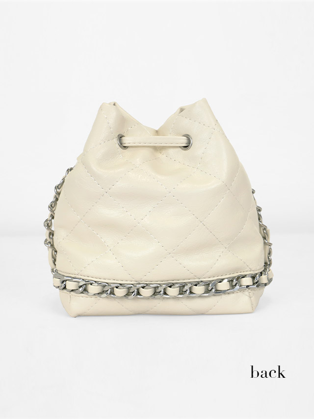 ショルダーバッグ 巾着 キルティング シルバーチェーン のディティール画像3枚目
