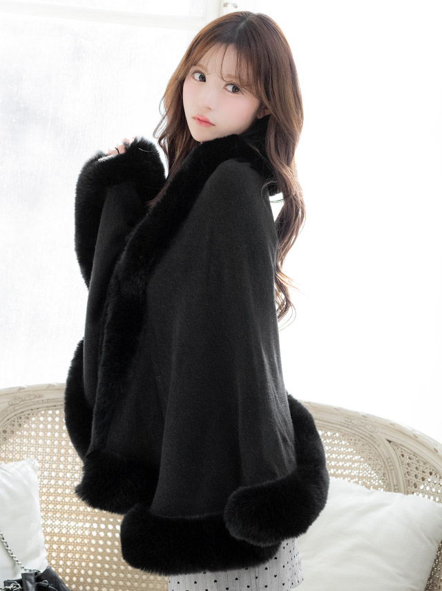 ボレロ ふわふわ フェイクファー付き ニット ワンカラー ポンチョ の商品画像2枚目