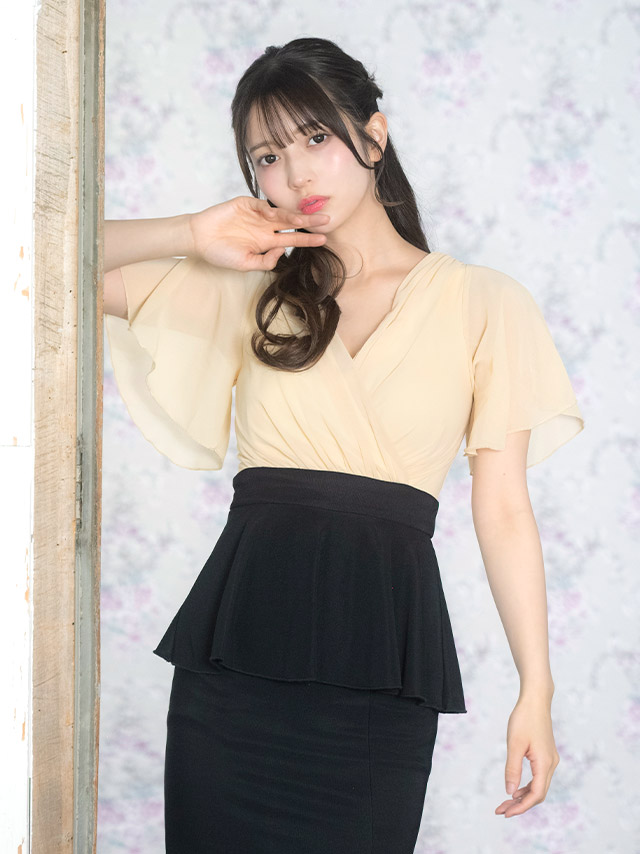 ロングドレス 袖あり 半袖 フレアスリーブ カシュクール 谷間 シフォン ペプラム バイカラー ストレッチ お腹カバー 下着のまま スリット 高身長 タイト 大きいサイズ XL XXL 4L ベージュ 黒 キャバドレス の立ち姿イメージ画像1枚目