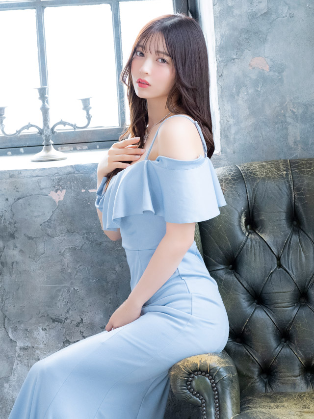 ロングドレス 肩あき タイト ストレッチ フリル 胸元カバー 高身長 ワンカラー 大きいサイズ XL XXL 水色 キャバドレス の座り画像3枚目