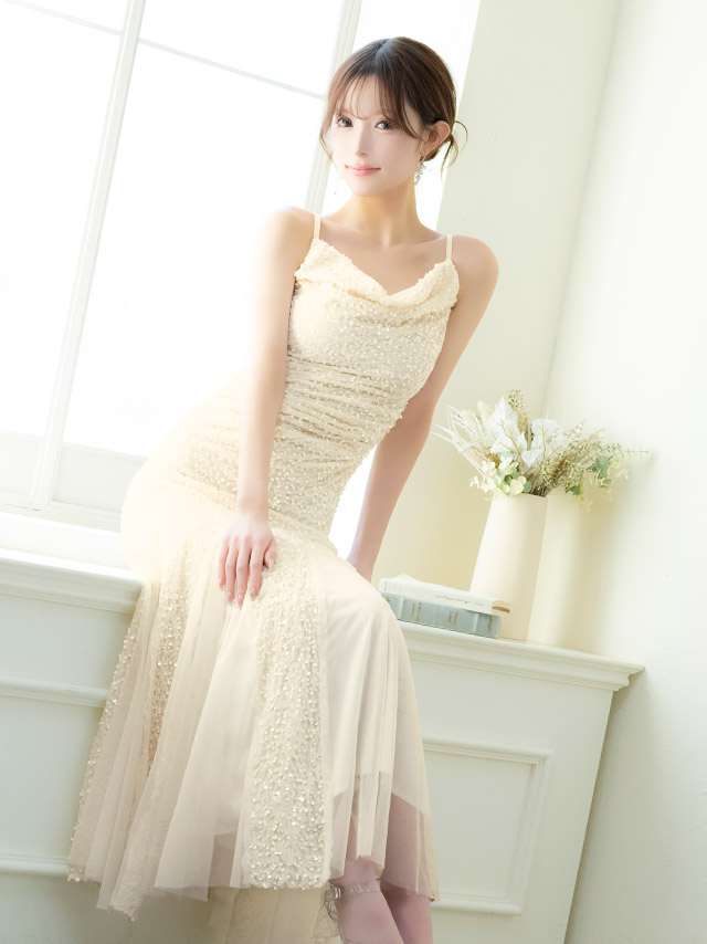 ロングドレス バースデー タイト 大人 マーメイド シフォン キャミソール キラキラ スパンコール アイボリー XL キャバドレス の座り画像3枚目