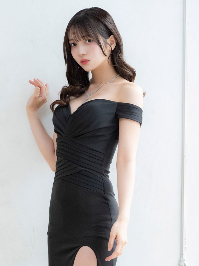 ロングドレス 谷間 オフショルダー 大人 シンプル スリット ストレッチ ハートカット ギャザー シアーカットアウト XL 黒 タイト キャバドレス の立ち姿イメージ画像1枚目