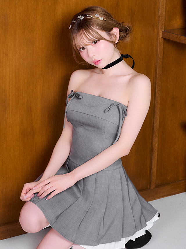 ミニドレス ベアトップ リボン Aライン レイヤード プリーツ 同伴 グレー XL キャバドレス の座り画像4枚目