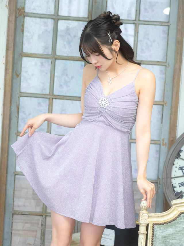 ミニドレス キャミソール ギャザー リボンデザイン ラメ キラキラ ストレッチ Aライン 紫 5L XXXXL 大きいサイズ キャバドレス の立ち姿イメージ画像1枚目
