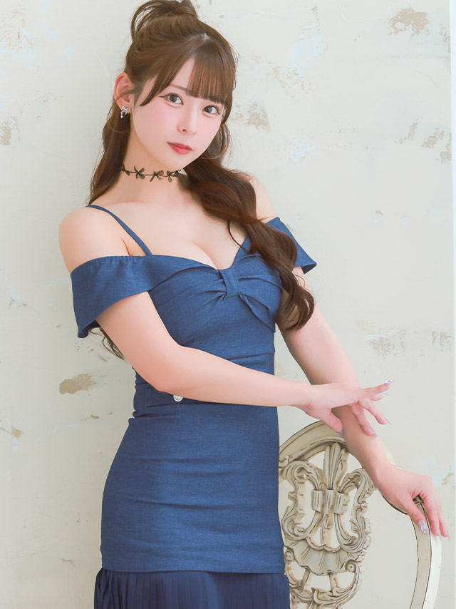 ミニドレス 肩あき リボン 谷間 デニム 裾プリーツ フェイクポケット ブルー XL タイト キャバドレス の座り画像1枚目