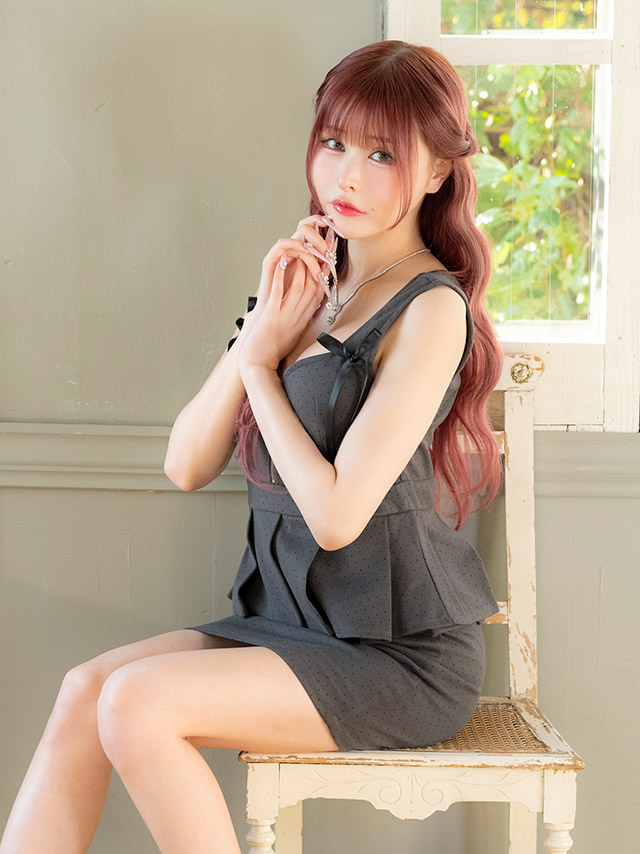 タイトミニドレス谷間大きいサイズノースリーブドット柄ペプラムジップブラジャー