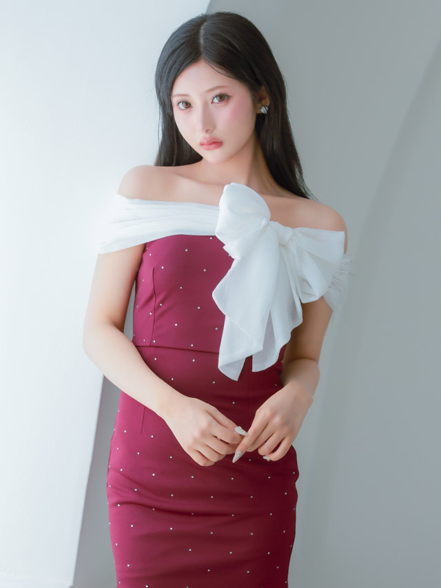ミニドレス オフショルダー シフォン ビッグリボン ドットビジュー ストレッチ 黒 ブラック XL タイト キャバドレス の立ち姿イメージ画像4枚目