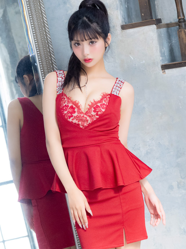 ミニドレス ペプラム 谷間 ハートカット レース ストレッチ ビジュー キャミソール お腹カバー 大きいサイズ XL XXL 赤ドレス タイト キャバドレス の立ち姿イメージ画像1枚目