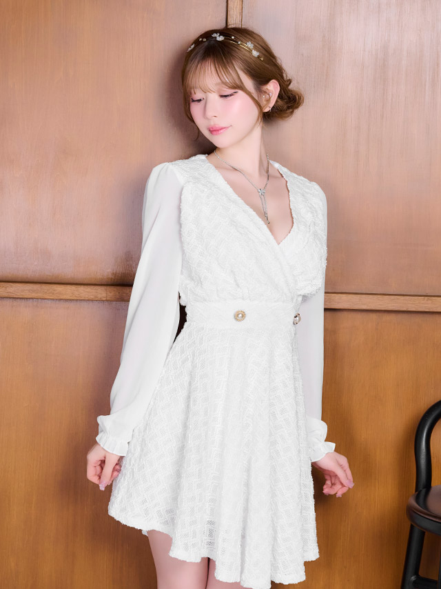 膝丈ドレス Aライン 長袖 ツイード ラメ ワンピース Vネック 大人 上品 二の腕カバー 下着のまま お呼ばれ 高身長 白 キャバドレス の立ち姿イメージ画像2枚目