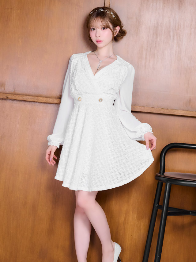 膝丈ドレス Aライン 長袖 ツイード ラメ ワンピース Vネック 大人 上品 二の腕カバー 下着のまま お呼ばれ 高身長 白 キャバドレス の立ち姿イメージ画像3枚目