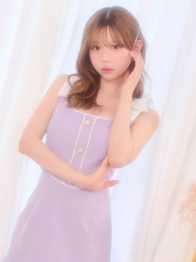 ミニドレス タイト セットアップ ノースリーブ ショルダーリボン ビジューシャワー キラキラ パールボタン パイピング 下着のまま ラベンダー 大きいサイズ XL XXL キャバドレス の立ち姿イメージ画像4枚目