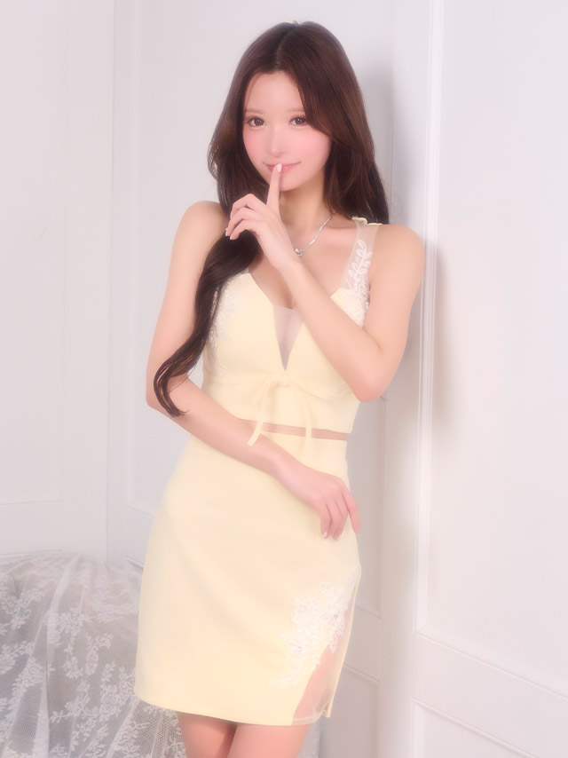 ミニドレス セットアップ ノースリーブ 立体フラワー 刺繍 リボン 谷間 シアー ストレッチ タイト パステル イエロー XL キャバドレス の立ち姿イメージ画像4枚目