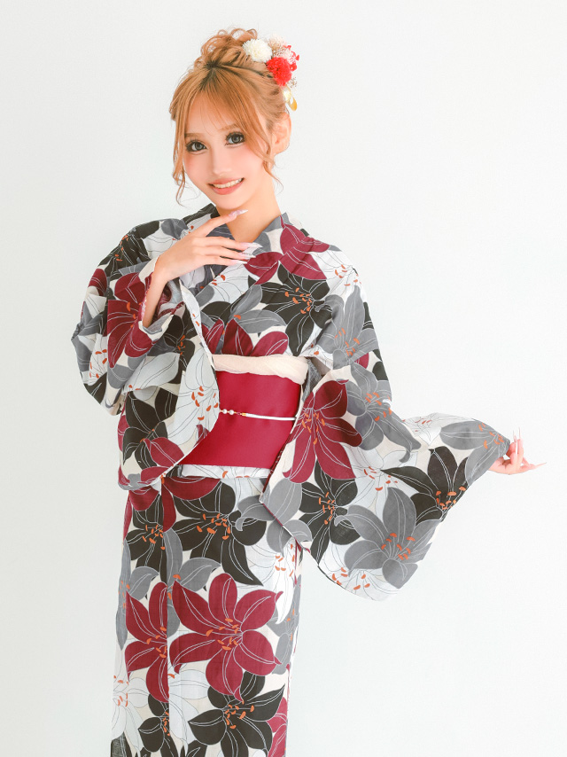 水彩のブルーの花柄が爽やかな印象にしてくれるワンピース浴衣