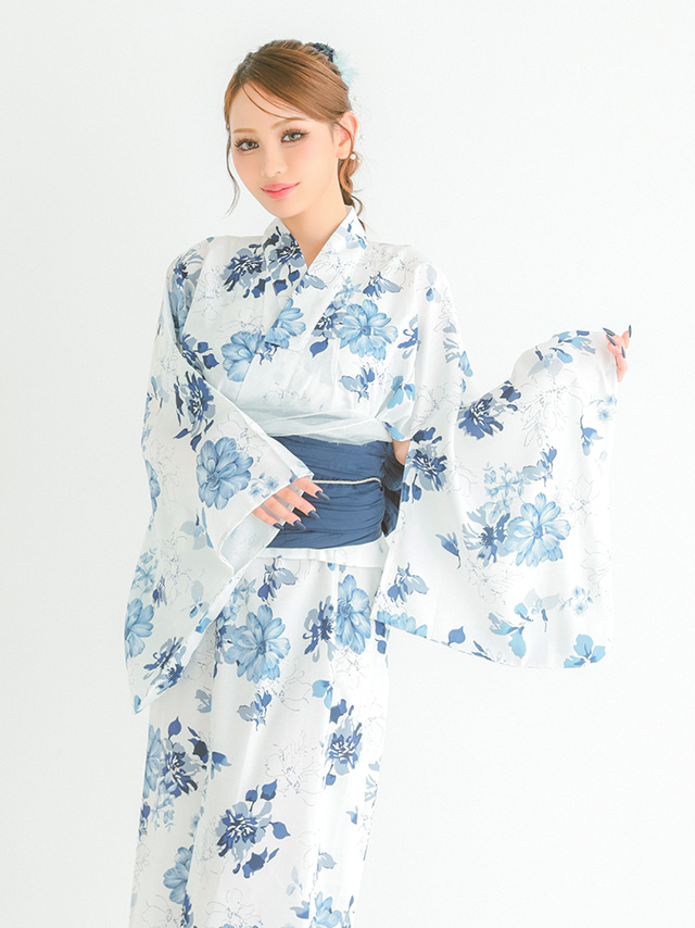 水彩のブルーの花柄が爽やかな印象にしてくれるワンピース浴衣