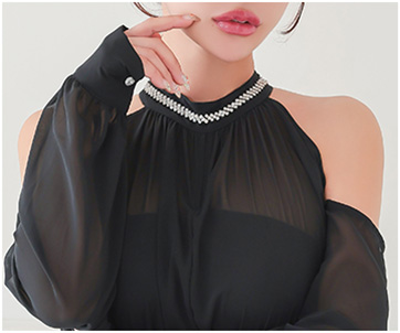 ミニドレス プチプラ 新人 タイト 長袖 ホルターネック セクシー ラウンジ シアー 低身長 胸元隠し 肩あき シンプル 黒 キャバドレスモデル画像2枚目