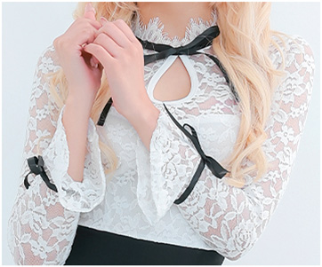 ミニドレス プチプラ 新人 タイト 長袖 袖あり ワンピース 韓国ドレス マーメイド レース レース袖 花柄 低身長 胸元隠し 同伴 バイカラー 白 黒 キャバドレスモデル画像2枚目