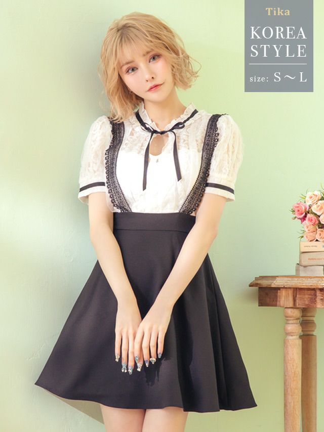 [韓国ドレス] サロペ風モノトーンガーリースタイル半袖フレアミニドレス (Sサイズ～Lサイズ) (戦慄かなの/キャバドレス着用)