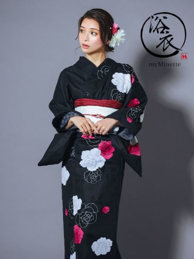 [セール] 浴衣 選べる帯 粋 黒地鮮やか３色薔薇 ゆかた3点セット (浴衣+平帯or作り帯+下駄) (みゆう着用)