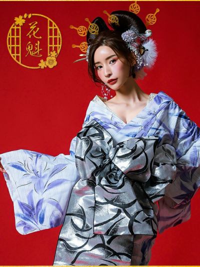 [セール] 花魁 白地に紫入りの水彩塗り百合柄 おいらん浴衣5点セット (浴衣＋下駄＋兵児帯＋飾り兵児帯＋肌襦袢)